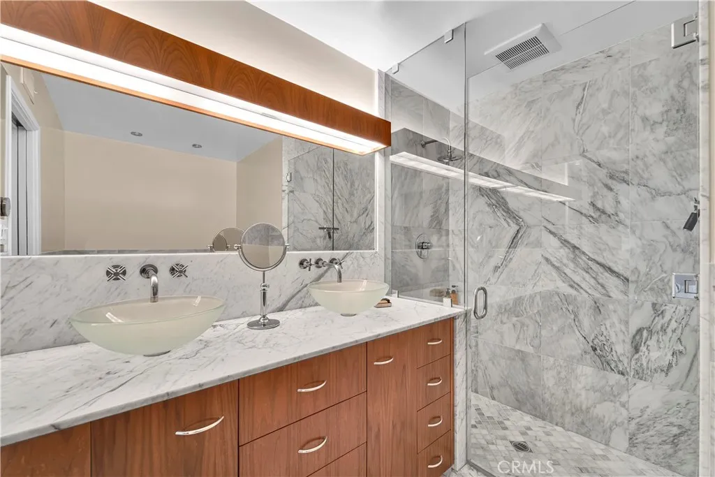 4227 Van Nuys Boulevard, Sherman Oaks, California 91403 home-pic-17